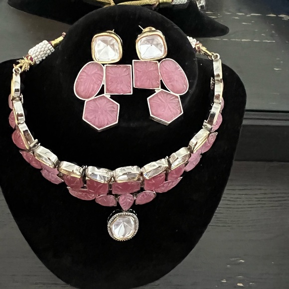 Kundan and semi precious stone necklace set - Picture 5 of 7